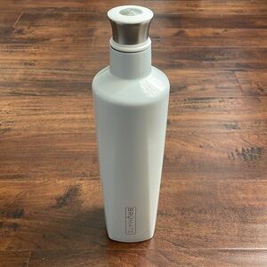 NWOT Brumate Winesulater